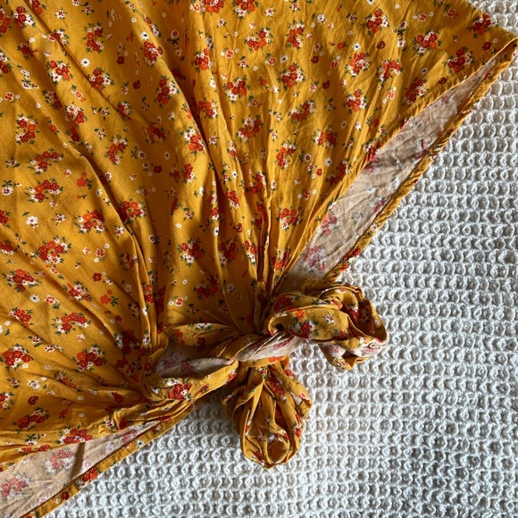 Andree by Unit Floral Blouse with Front Tie Size Medium - Picture 6 of 6